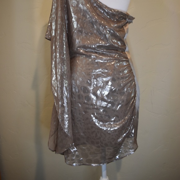 Bebe 1-Shoulder Drama SLV Dress - Picture 10 of 16